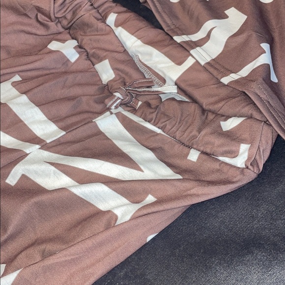 Track suite - Picture 2 of 3